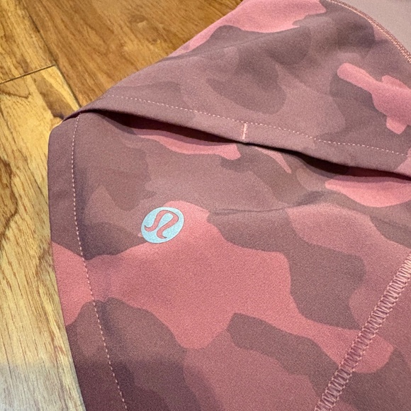 lululemon speed up shorts size 4 reddish pink camo pattern like new never worn - Picture 5 of 7